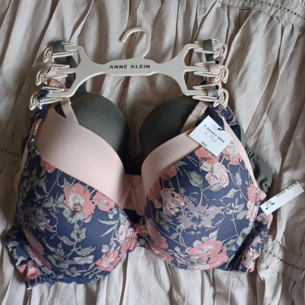 NWT 3-pack T-shirt Bras.
